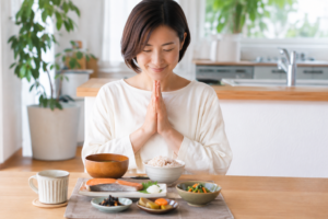 パニック障害の食事で気をつけたいこと｜カフェイン・血糖値との関係を解説