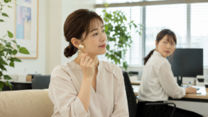 職場でローラー鍼をしてるのって変なの?